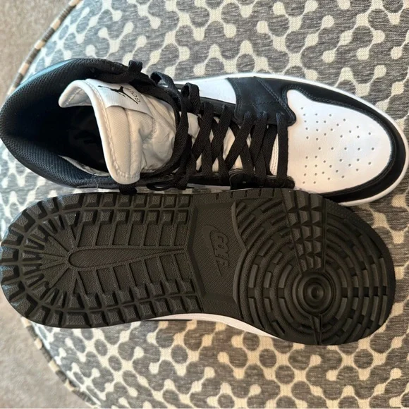 Nike Men's Golf Black and White High-Top Sneakers - Picture 4 of 5